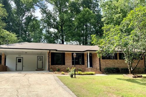 4376 Hale Dr, Lilburn, GA 30047-4114