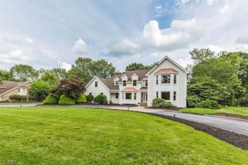 2 Castle Ct, Dover, NJ 07869-2021