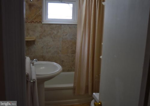 156 School House Rd, Lancaster PA  17603-6314 exterior