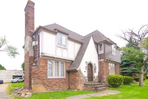 6441 Ridge Rd, Cleveland, OH 44129-5038
