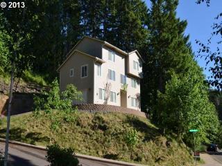 7303 Forsythia St, Springfield OR  97478-7649 exterior