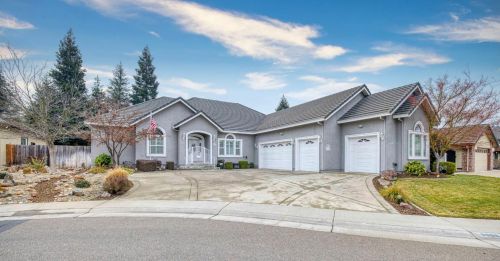 9008 Quail Knoll Ct, Elk Grove, CA 95624-4062