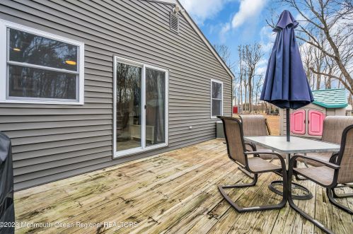 18 Francis Mills Rd, East Freehold NJ  07728-7944 exterior