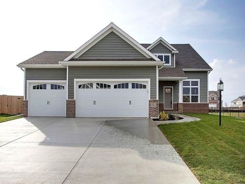 303 Potomac Ave, Savoy, IL