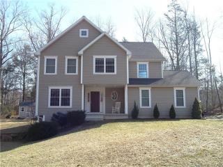 399 Park Dr, Kensington, CT 06037-3818