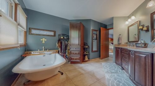 7 Wescott Ct, Lemont IL  60440-9000 exterior