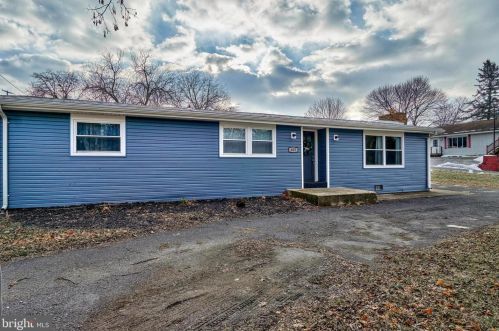 605 Spring Garden St, Carlisle PA  17013-9264 exterior