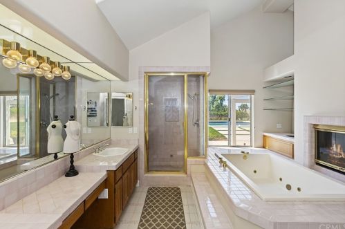 7539 Whitegate Ave, Riverside CA  92506-5455 exterior