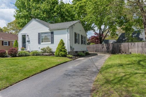 23 Vera St, Warwick, RI 02886-5224