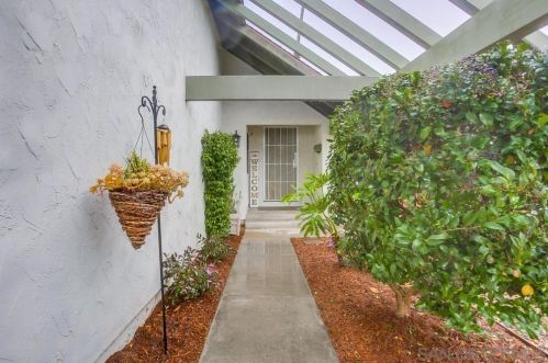 1140 Harding St, Escondido, CA 92027-1409
