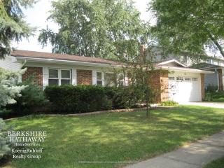 6721 Foxtree Ave, Downers Grove IL  60517-1728 exterior