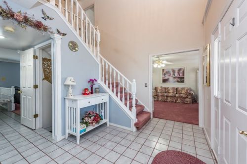 17726 Dawn Ct, Gurnee, IL 60031-4220