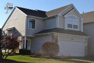 950 Mesa Dr, Hoffman Estates IL  60123-6577 exterior