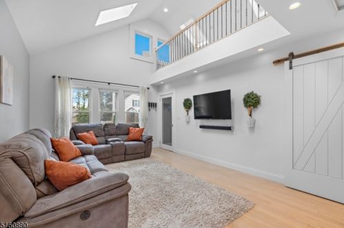 63 Yale St, Nutley, NJ 07110-3371
