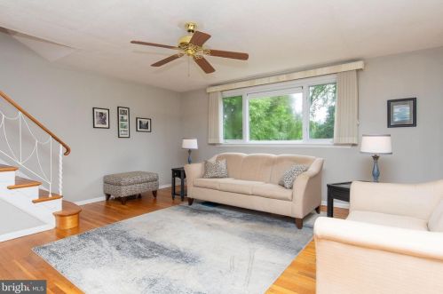 7334 Hill Rd, Philadelphia, PA 19128-1410