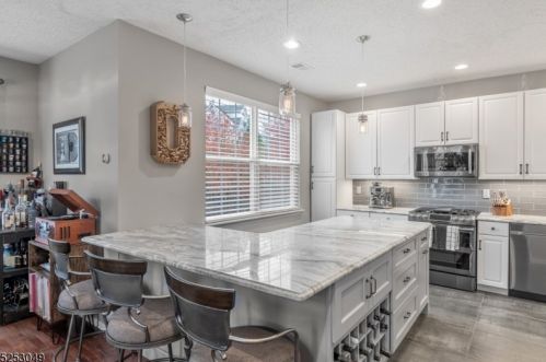 41 Hancock Dr, Morristown, NJ 07960-2750