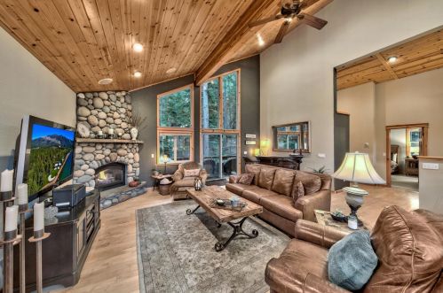 10511 Jeffrey Way, Truckee CA  96161-2629 exterior