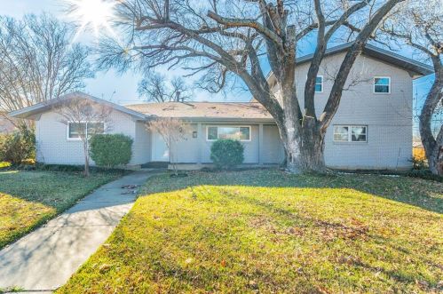 7500 College Cir, Fort Worth, TX 76180-6232