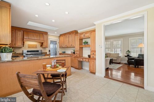 8017 Ellet Rd, Springfield VA  22151-1921 exterior