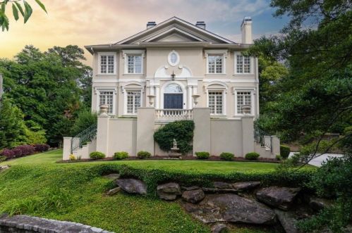 1476 Brook Valley Ln, Atlanta, GA 30324-3264