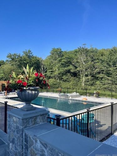 76 Mustang Dr, Upper Stepney CT  06468-1371 exterior