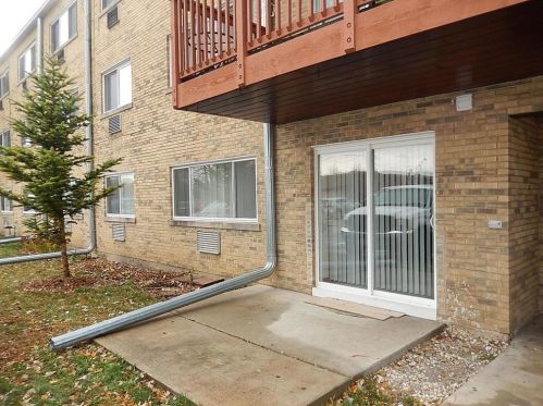 702 Dempster St, Mount Prospect, IL 60056-5021