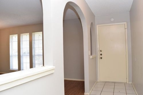 1009 Cripple Creek Dr, Austin TX  78758-5131 exterior