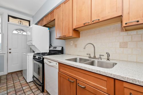5674 Ridge Ave, Chicago, IL 60660-3429