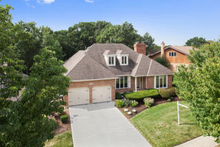 690 Schultz St, Lemont, IL 60439-4076