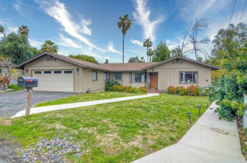 237 Ardys Pl, Vista CA  92084-5118 exterior