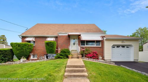 6 Kentucky Dr, Hazlet, NJ 07730-2212