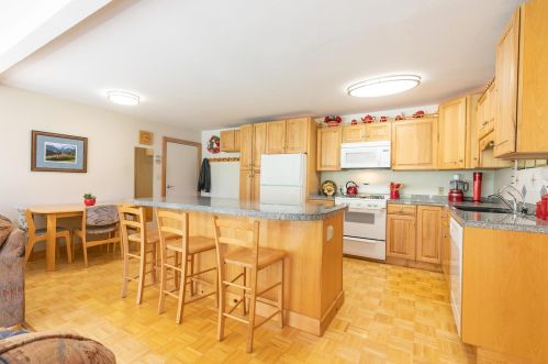 14263 Wolfgang Rd, Truckee CA  96161-6912 exterior