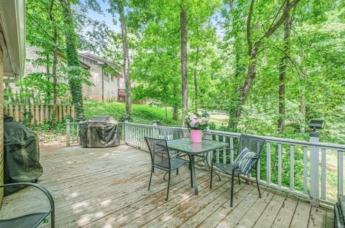 6869 Lockridge Dr, Atlanta GA  30360-1514 exterior