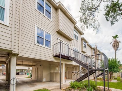 1910 Lakeside Dr, Taylor Lake Village, TX 77586-3324