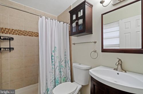 10121 Schoolhouse Woods Ct, Springfield VA  22015-2725 exterior