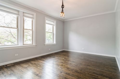3107 Sheffield Ave, Chicago, IL 60657-4417