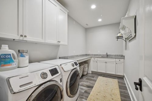 4239 Carmain Dr, Atlanta GA  30342-3504 exterior