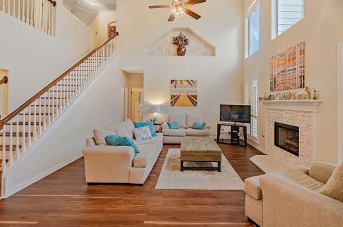 15920 Braesgate Dr, Austin TX  78717-4817 exterior