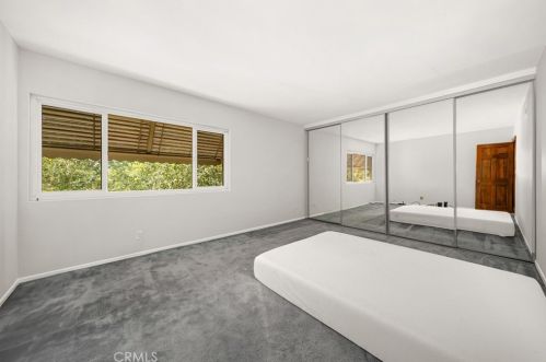 231 Sleepy Holw Dr, Glendale CA 91206-4727 exterior