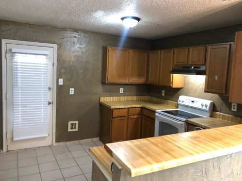 2207 Ember Lee Dr, Garland TX  75040-3772 exterior