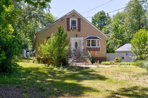 11 Reservoir Rd, Kensington, CT 06037-2906