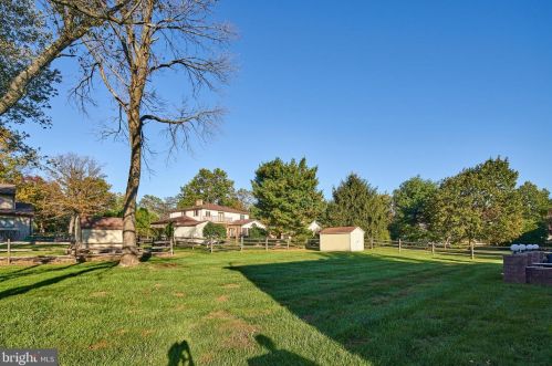 16 Ronit Dr, Trenton NJ 08628-2225 exterior