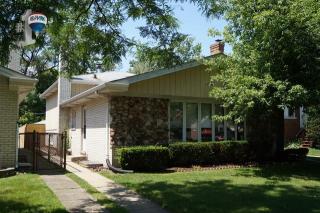 7504 Kostner Ave, Skokie, IL 60076-3828