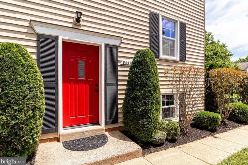 9437 Goshen Ln, Springfield, VA 22015-1907