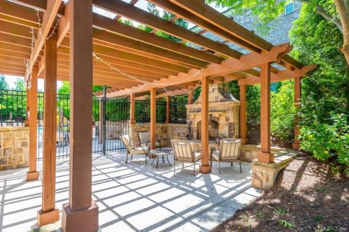 3486 Brookleigh Ln, Atlanta GA  30319-2218 exterior