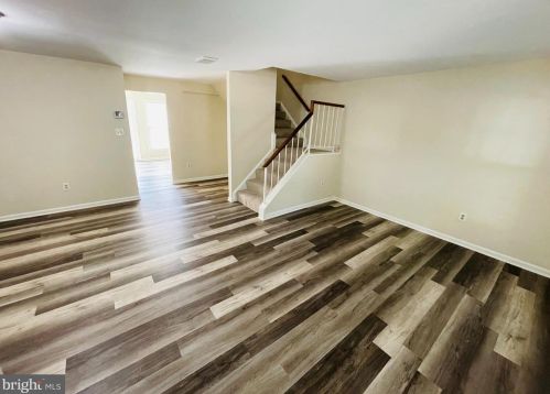 8069 Kittiwake Ct, Springfield VA  22153-2939 exterior