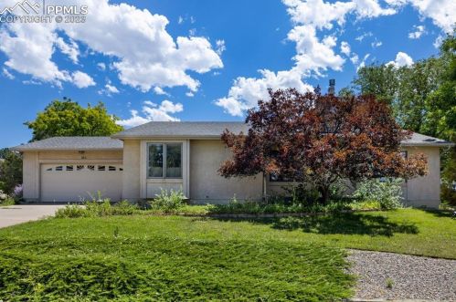 370 Pin High Dr, Pueblo, CO 81007-2829