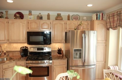 13 Hickory Way, Mount Arlington, NJ 07856-1367