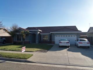 1200 Cousins Dr, Lemoore, CA 93245-3992