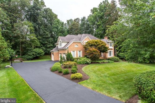 9605 Tackroom Ln, Great Falls, VA 22066-2010